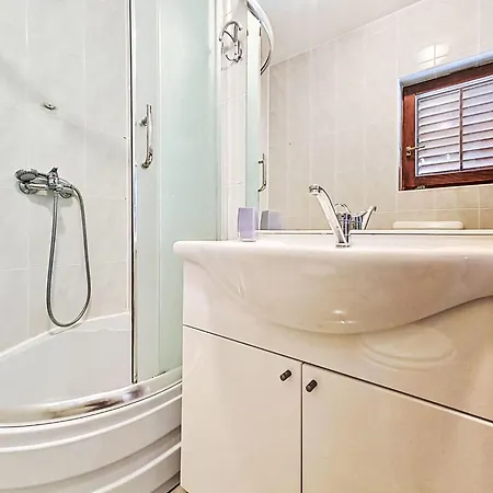 Matal By Interhome Lägenhet Kruševo