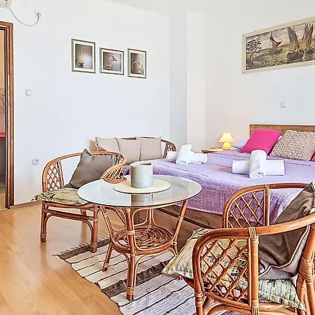 Matal By Interhome * Kruševo